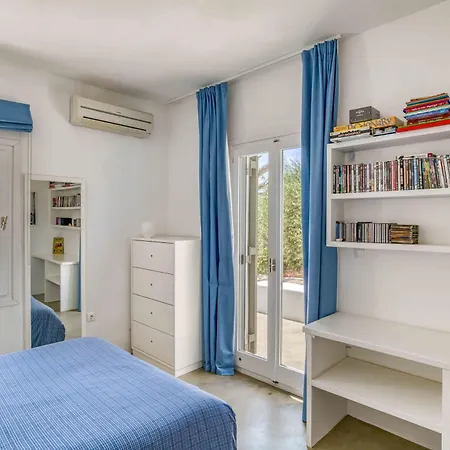 فيلة Les Oliviers Isterni (Paros)